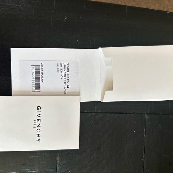 GIVENCHY PARIS URBAN STREET SNEAKERS WHITE/BLACK - Picture 7 of 15